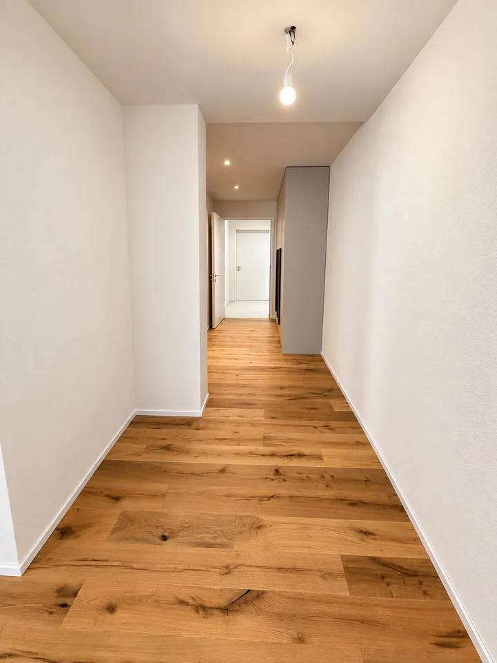 Appartement moderne 3.5 pièces dans un immeuble neuf à Glarus – disponible immédiatement ! – photo 3 sur 12