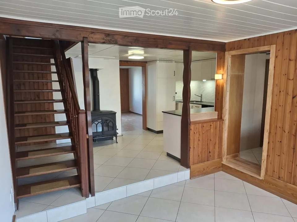 Charmantes 4,5-Zimmer-Wohnung mit 95 m² auf 2 Etagen – Foto 2 von 5