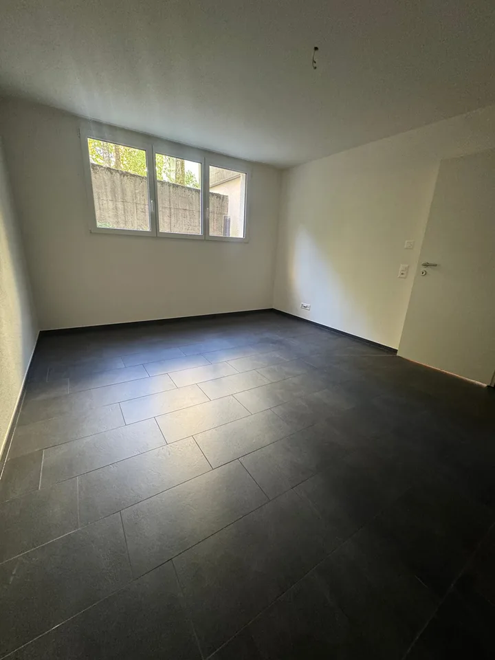 Charmante 3.5-Zimmer-Terrassenwohnung im Erdgeschoss in Zürich-Oerlikon – Foto 8 von 12