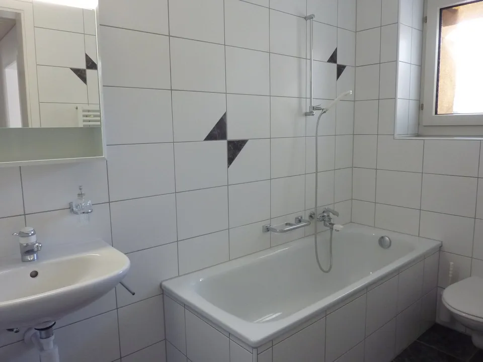 Helle 2.5-Zimmerwohnung mit grossem Balkon und Aussicht in Solothurn – Foto 3 von 7