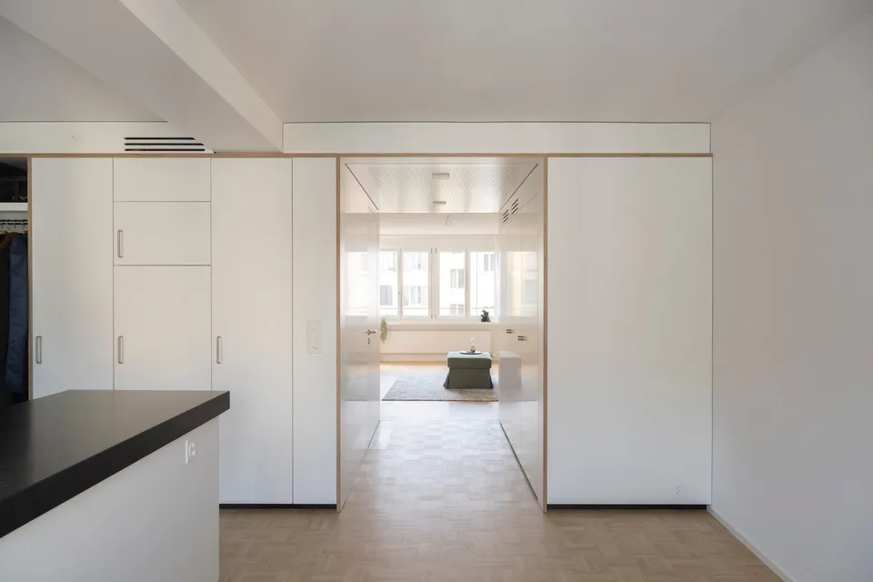 Appartement de 2,5 pièces rénové dans le district 3 de Zurich – photo 3 sur 8