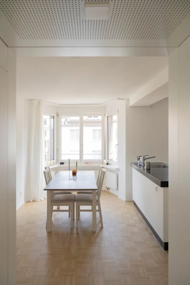Appartement de 2,5 pièces rénové dans le district 3 de Zurich – photo 4 sur 8