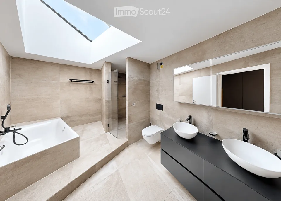 Appartamento loft di 4,5 locali con 191 m² e loggia coperta – ristrutturato 2025 – foto 2 di 10