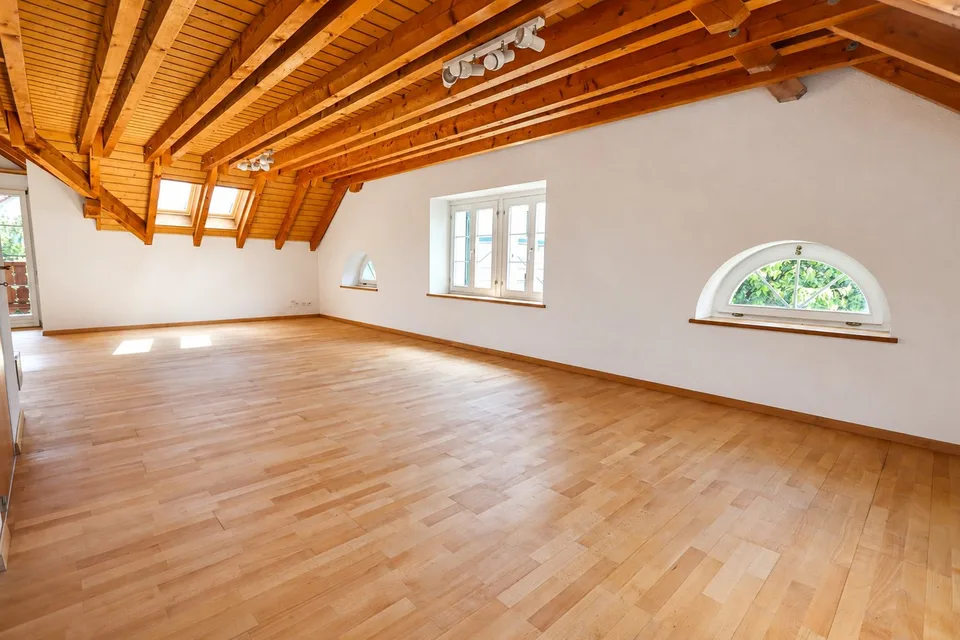 Joyau rénové 3,5 pièces appartement duplex avec cheminée et grand balcon à Dättwil – photo 11 sur 12