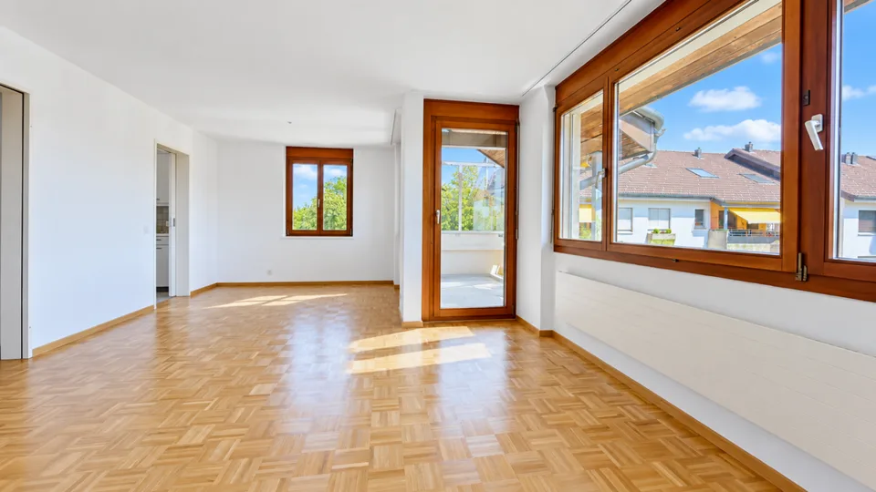Grosse Sanierte 5.0 Wohnung mit grossen Spielplatz – Foto 2 von 21