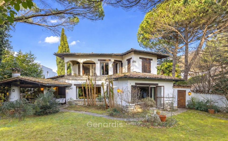 Elegante Villa con Piscina e Vista Panoramica a Collina d'Oro – foto 29 di 29