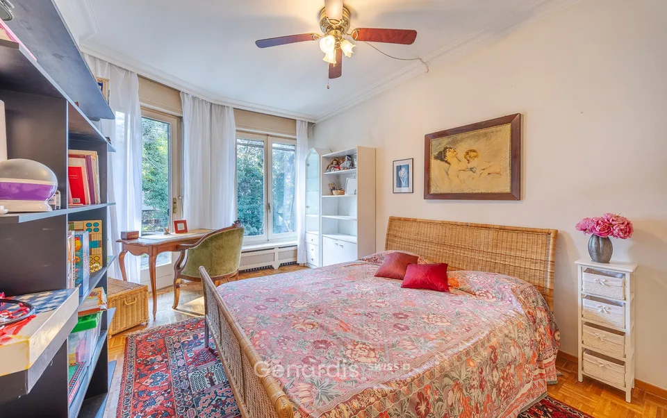 Elegante Villa con Piscina e Vista Panoramica a Collina d'Oro – foto 24 di 29