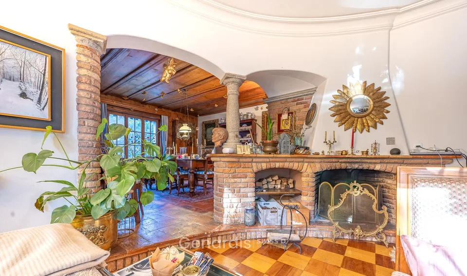 Elegante Villa con Piscina e Vista Panoramica a Collina d'Oro – foto 6 di 29