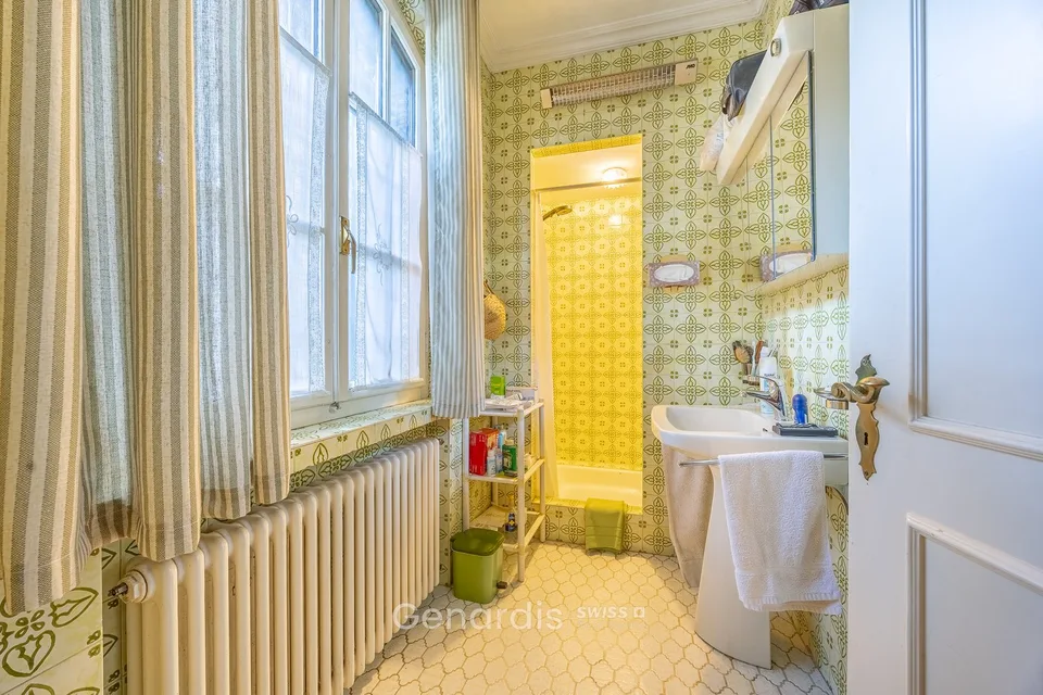 Elegante Villa con Piscina e Vista Panoramica a Collina d'Oro – foto 14 di 29
