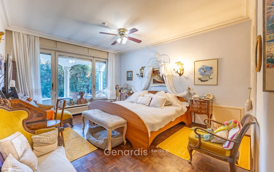 Elegante Villa con Piscina e Vista Panoramica a Collina d'Oro – foto 23 di 29