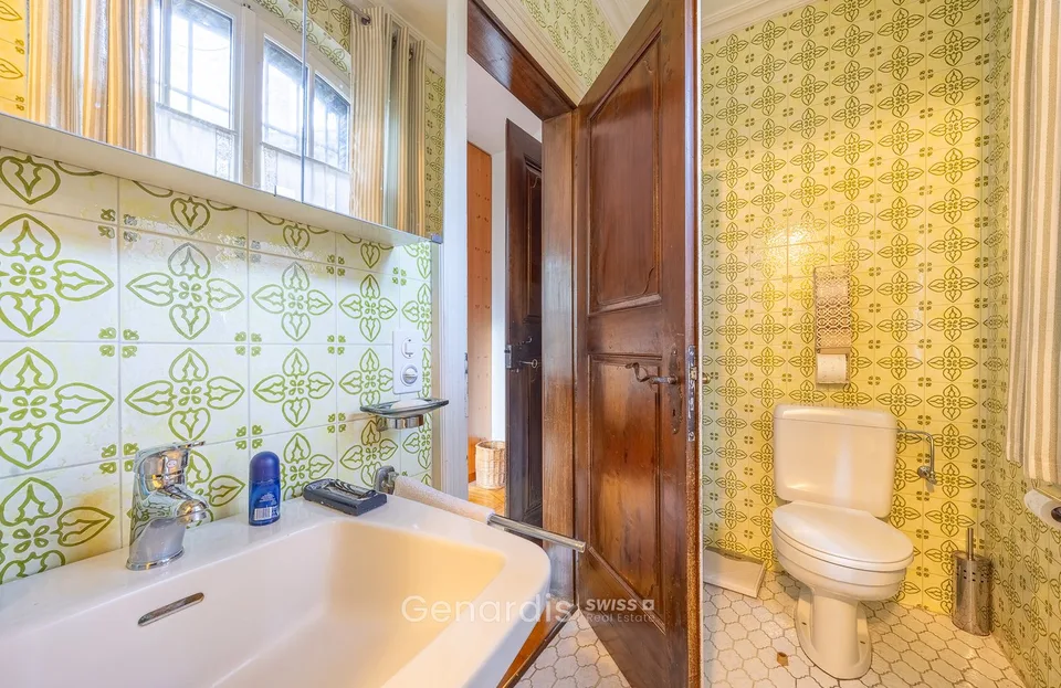 Elegante Villa con Piscina e Vista Panoramica a Collina d'Oro – foto 13 di 29