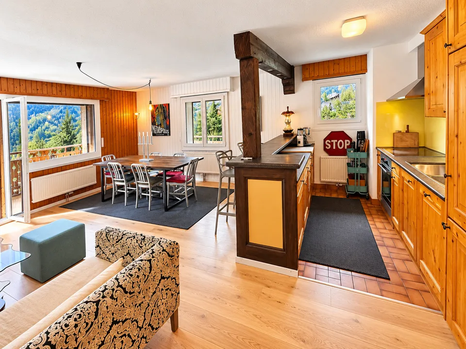 Seltenes, prächtiges 4 1/2-Zimmer-Apartment mit Renovierung und atemberaubendem Blick – Foto 4 von 13