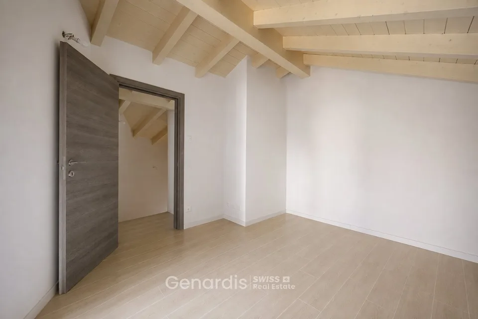 Bezauberndes 6.5-Zimmer-Dachgeschoss in Lema, Tessin – Foto 4 von 11