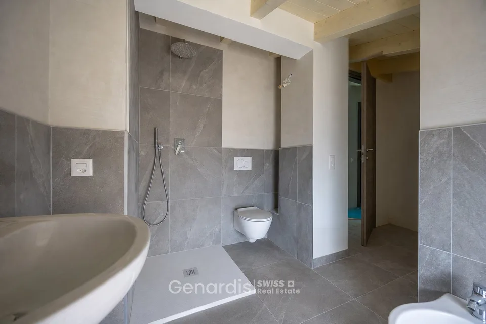 Bezauberndes 6.5-Zimmer-Dachgeschoss in Lema, Tessin – Foto 10 von 11