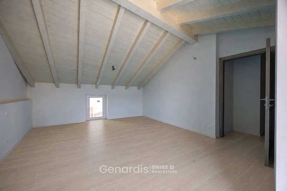 Bezauberndes 6.5-Zimmer-Dachgeschoss in Lema, Tessin – Foto 5 von 11
