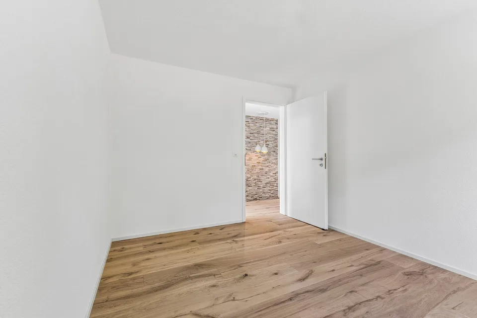 renovated - large - unique! – photo 9 of 13