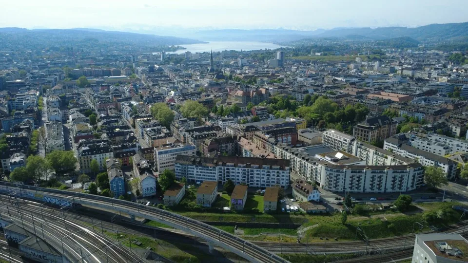 2.5-Zi.-Attikawohnung mit Dachterrasse - Kreis 4 – Foto 22 von 24
