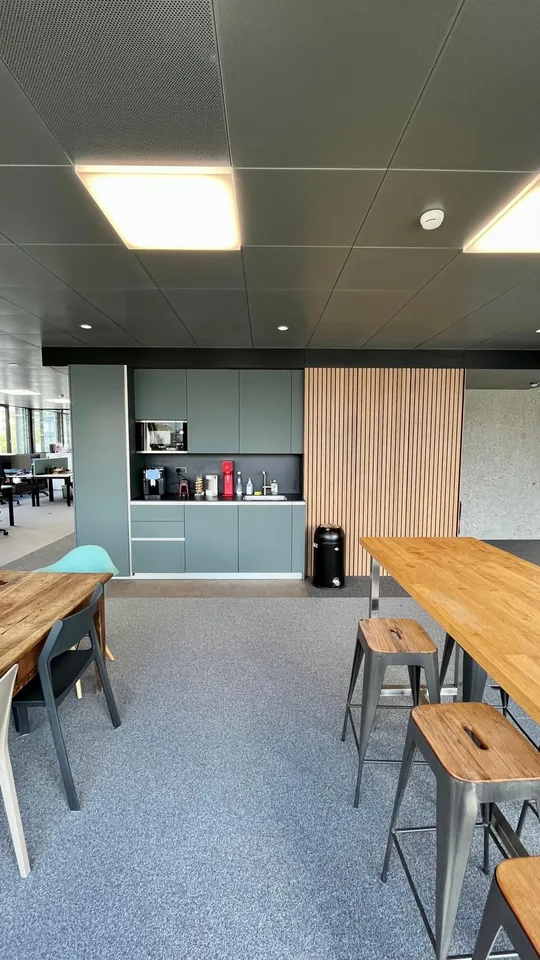 Büro geschlossen, möbliert und ausgestattet, in einer gemeinsam genutzten Arbeitsumgebung – Foto 5 von 11
