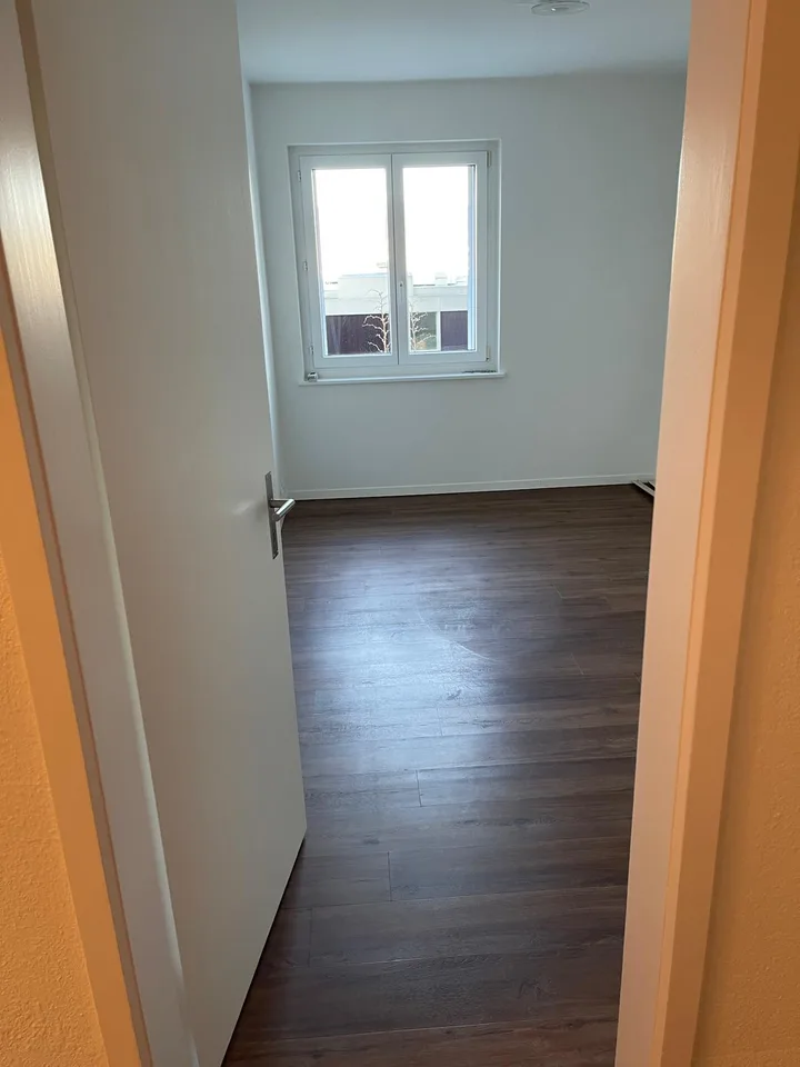 Appartamento di 3 camere vicino alla stazione ferroviaria con vista sul lago – foto 6 di 13
