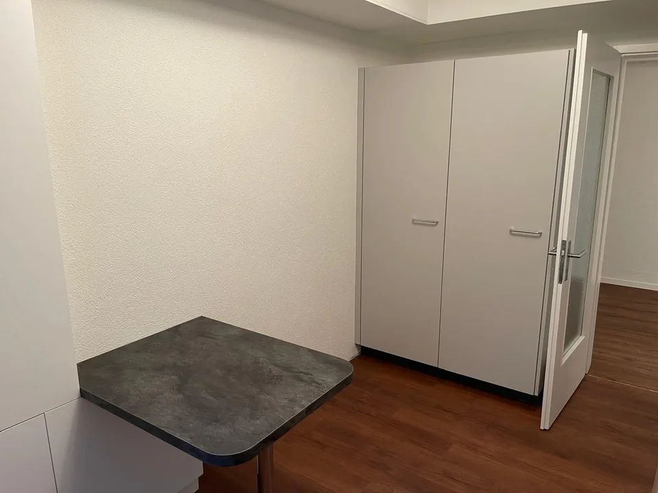 Appartamento di 3 camere vicino alla stazione ferroviaria con vista sul lago – foto 4 di 13