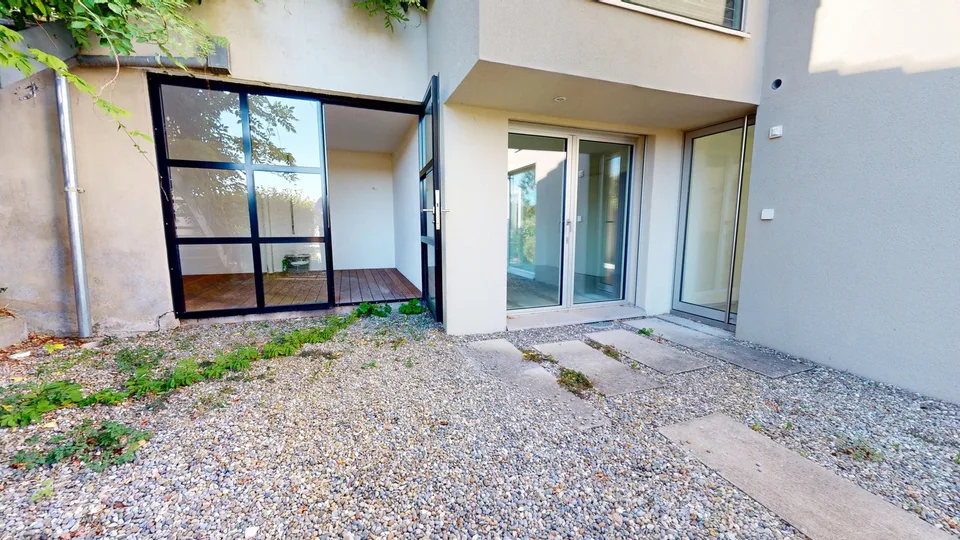 Frisch renovierte 2.5-Zimmer-Wohnung mit privatem Garten – Foto 11 von 13