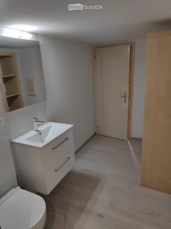 Miete Zimmer mit eig. Bad und Gemeinschaftsküche ab Nov 26 – Foto 3 von 5