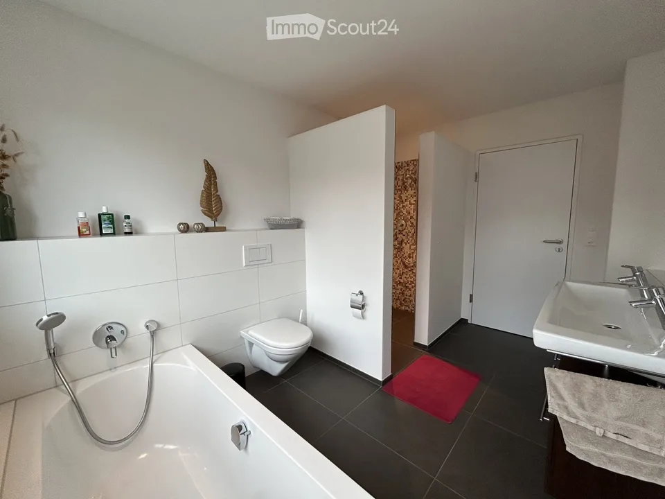 Grosszügiges Zimmer in 5.5-Zimmer-Wohnung in Ruswil – Foto 3 von 5