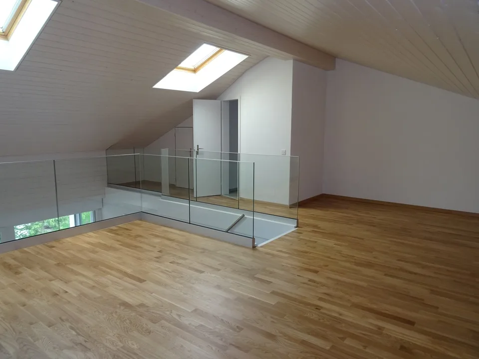 Ampio appartamento di 3,5 locali con galleria aggiuntiva e lavanderia privata – foto 2 di 9