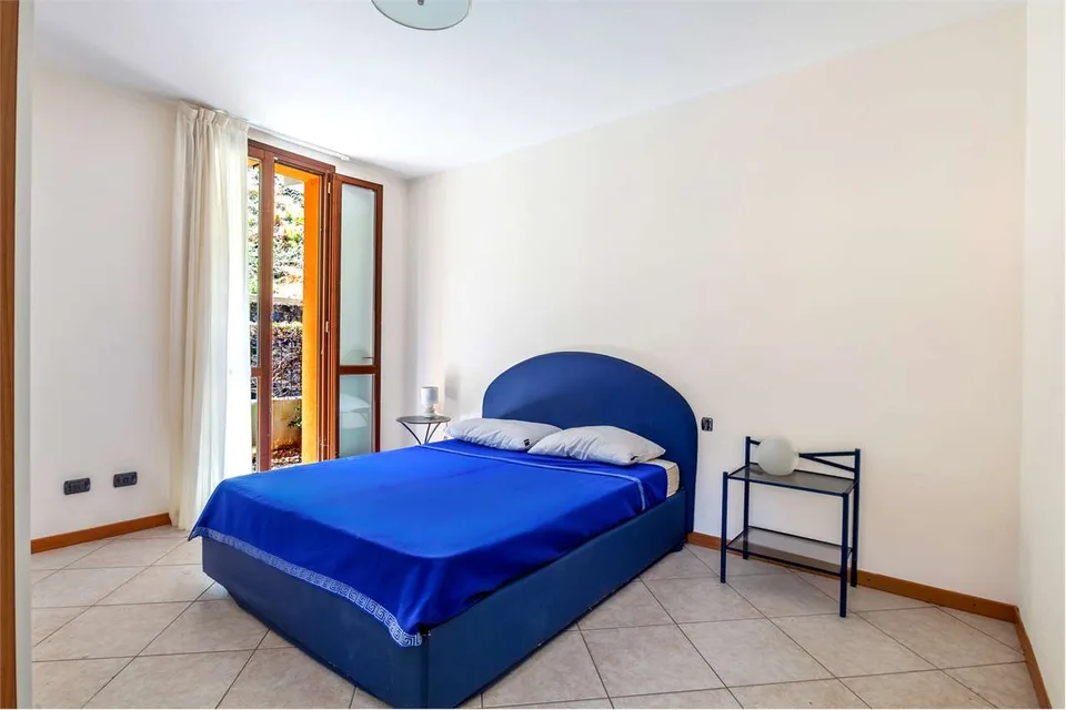 Immobilie mit überdachter Terrasse und Seeblick – Foto 8 von 13