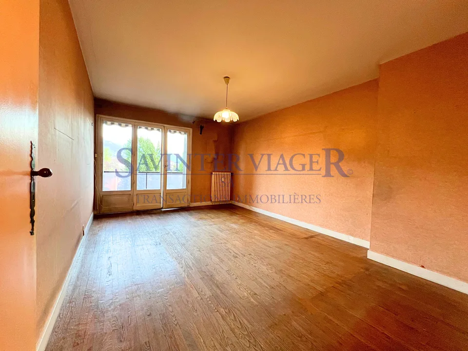 ANNECY - APPARTEMENT À RÉNOVER - BALCON, LOGGIA, CAVE, PARKING. – Foto 2 von 11