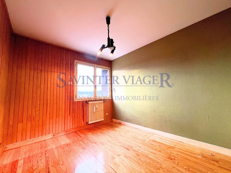 ANNECY - APPARTEMENT À RÉNOVER - BALCON, LOGGIA, CAVE, PARKING. – Foto 10 von 11