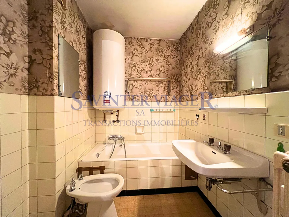 ANNECY - APPARTEMENT À RÉNOVER - BALCON, LOGGIA, CAVE, PARKING. – Foto 7 von 11