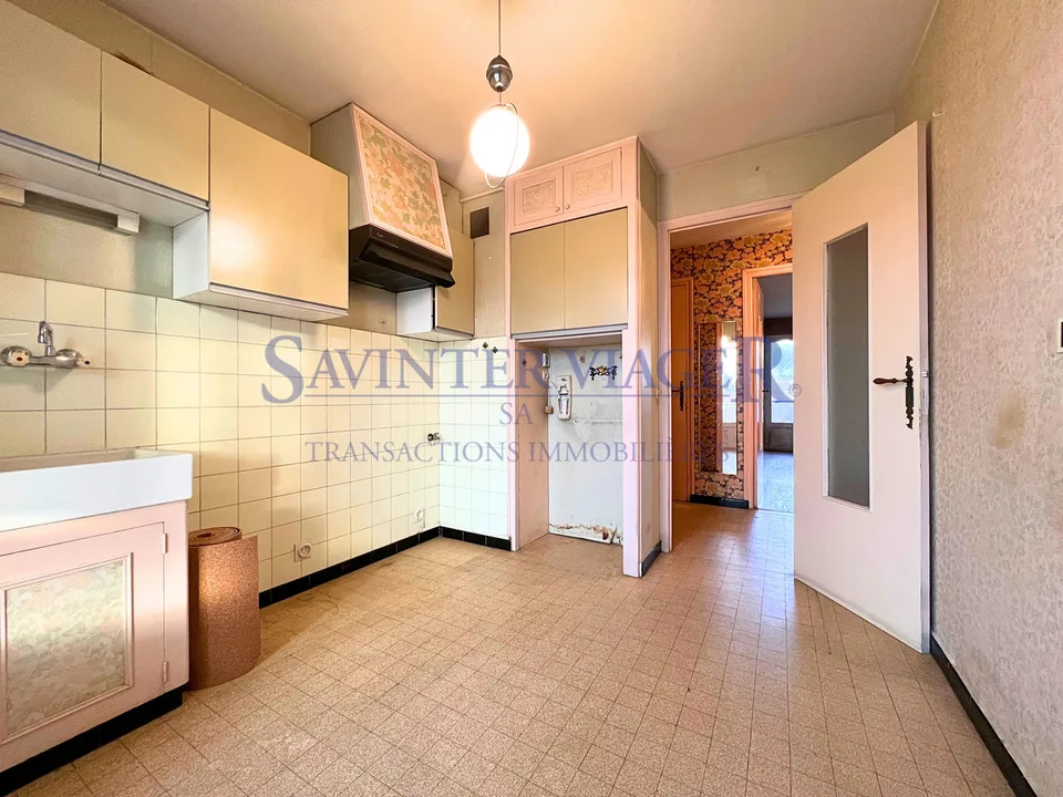 ANNECY - APPARTEMENT À RÉNOVER - BALCON, LOGGIA, CAVE, PARKING. – Foto 3 von 11