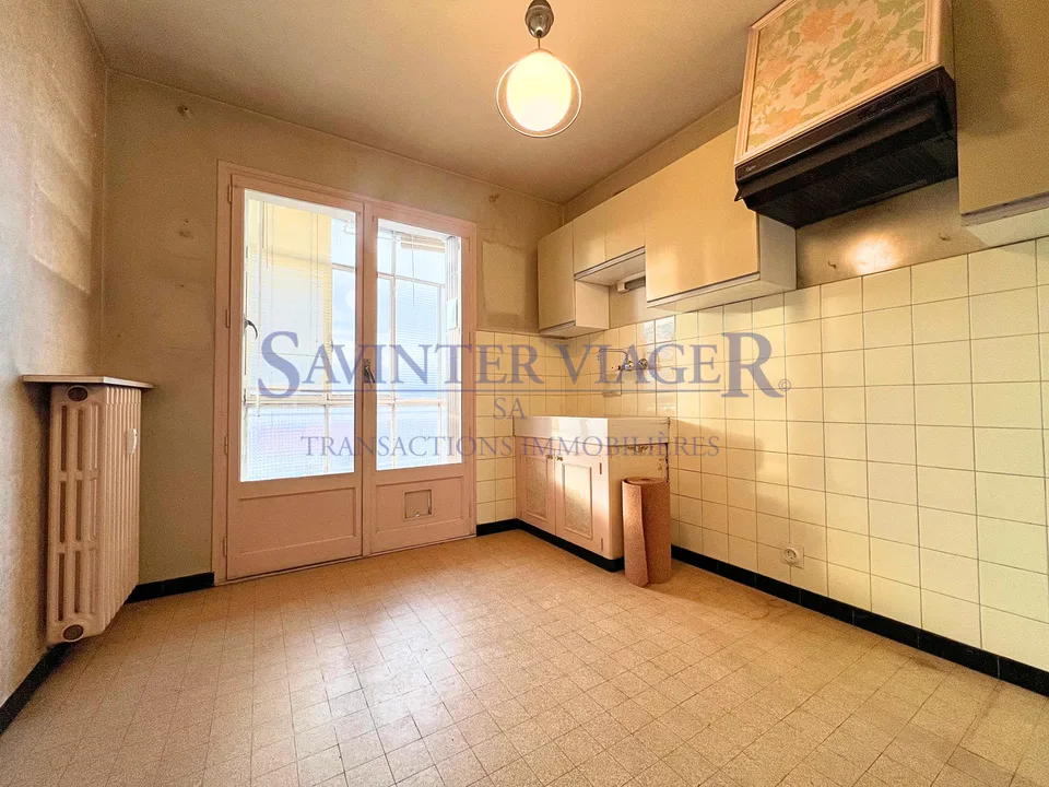 ANNECY - APPARTEMENT À RÉNOVER - BALCON, LOGGIA, CAVE, PARKING. – Foto 4 von 11