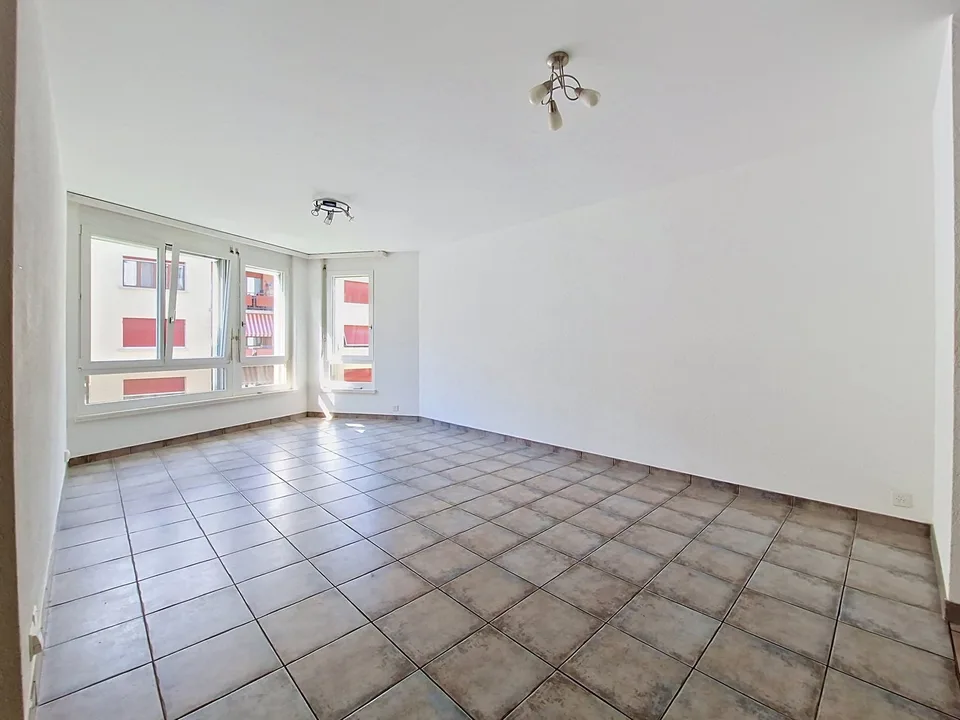 Sion, 3.5-Zimmer-Wohnung im Westen der Stadt mit Parkplatz – Foto 2 von 10