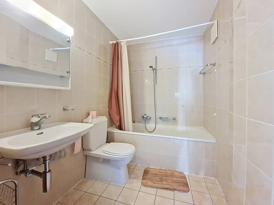 Sion, 3.5-Zimmer-Wohnung im Westen der Stadt mit Parkplatz – Foto 9 von 10