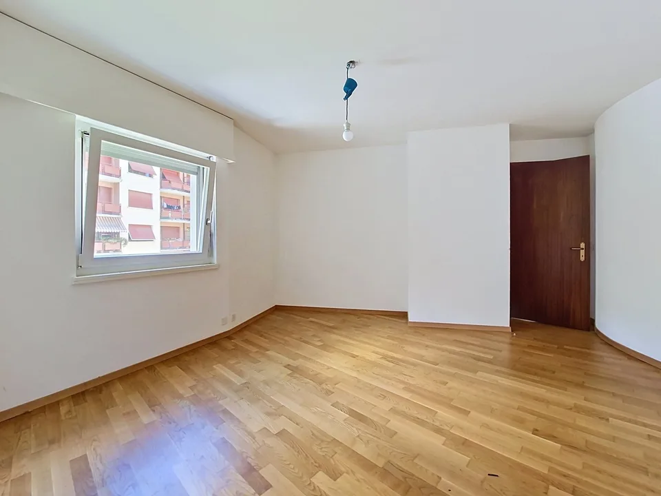Sion, 3.5-Zimmer-Wohnung im Westen der Stadt mit Parkplatz – Foto 7 von 10
