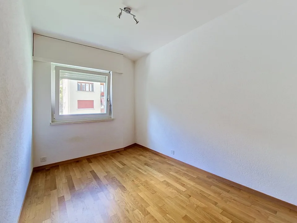 Sion, 3.5-Zimmer-Wohnung im Westen der Stadt mit Parkplatz – Foto 5 von 10