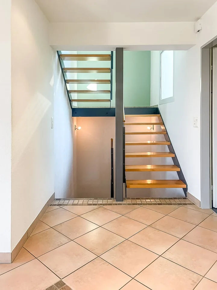 Freistehendes EFH mit Pool und privatem Waldstück an herrlicher Aussichtslage – Foto 7 von 14