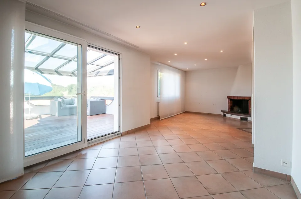 Freistehendes EFH mit Pool und privatem Waldstück an herrlicher Aussichtslage – Foto 6 von 14
