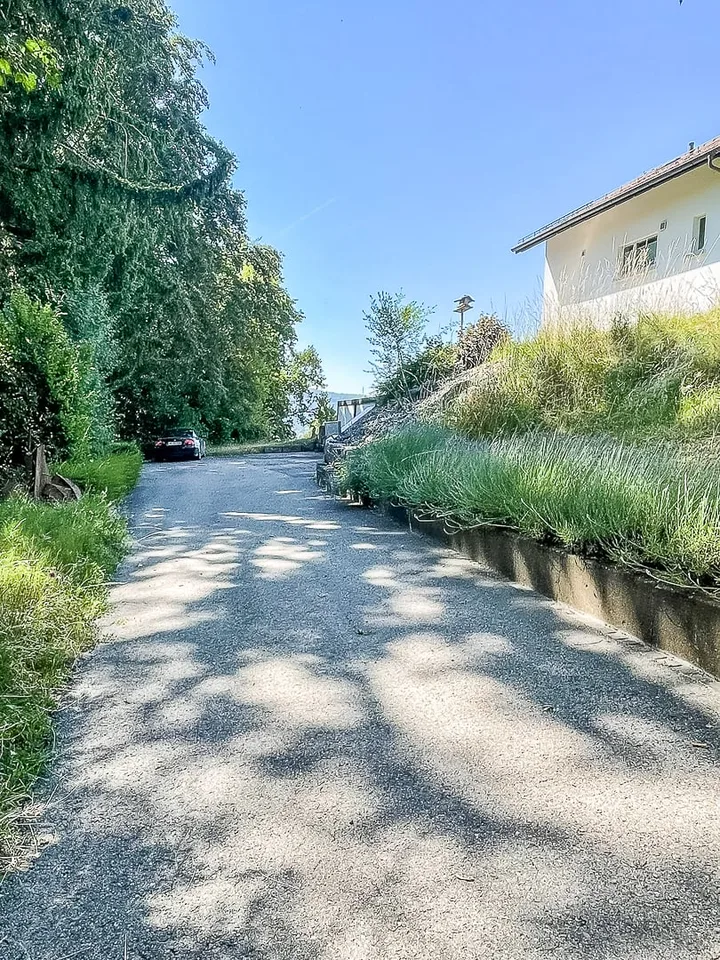 Freistehendes EFH mit Pool und privatem Waldstück an herrlicher Aussichtslage – Foto 10 von 14