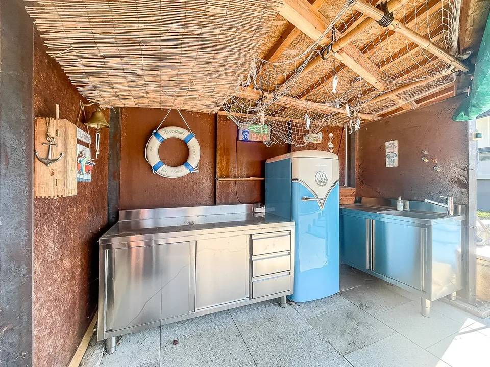 Freistehendes EFH mit Pool und privatem Waldstück an herrlicher Aussichtslage – Foto 13 von 14