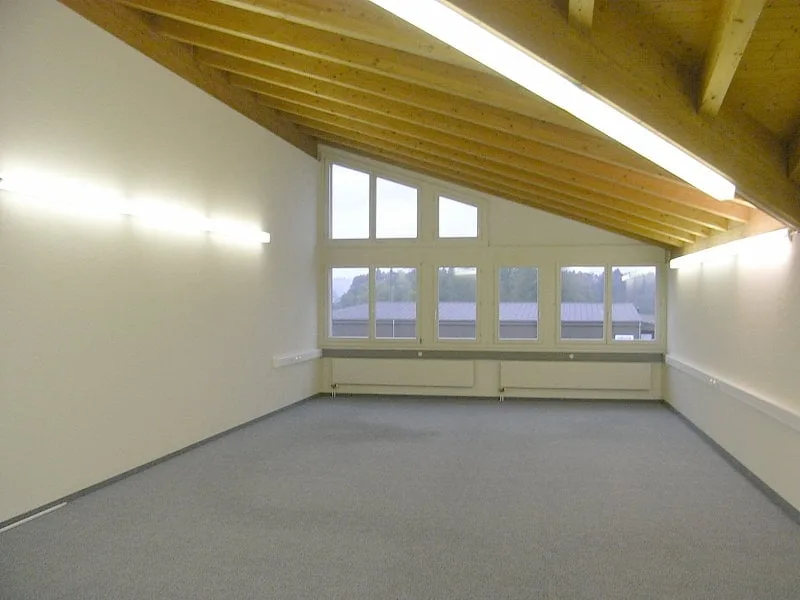 Überhohe Büros im Dachgeschoss: 55, 2x72, 80 und 144 m2 – Foto 6 von 13