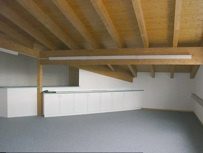 Überhohe Büros im Dachgeschoss: 55, 2x72, 80 und 144 m2 – Foto 11 von 13