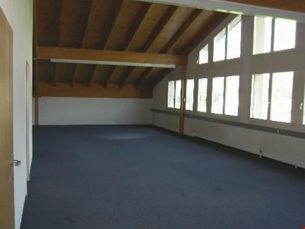 Überhohe Büros im Dachgeschoss: 55, 2x72, 80 und 144 m2 – Foto 2 von 13