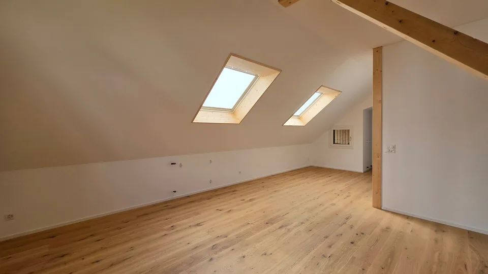 Charmante 2.5-Zimmer-Dachwohnung im Altbau an der Rosenstrasse, St. Margrethen – Foto 3 von 10