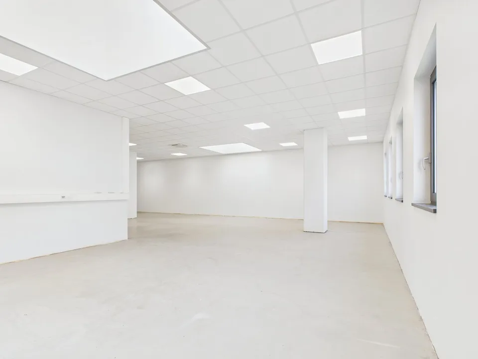 144 m² Licht und Flexibilität schaffen den maßgeschneiderten Arbeitsplatz für Ihr Unternehmen – Foto 3 von 5