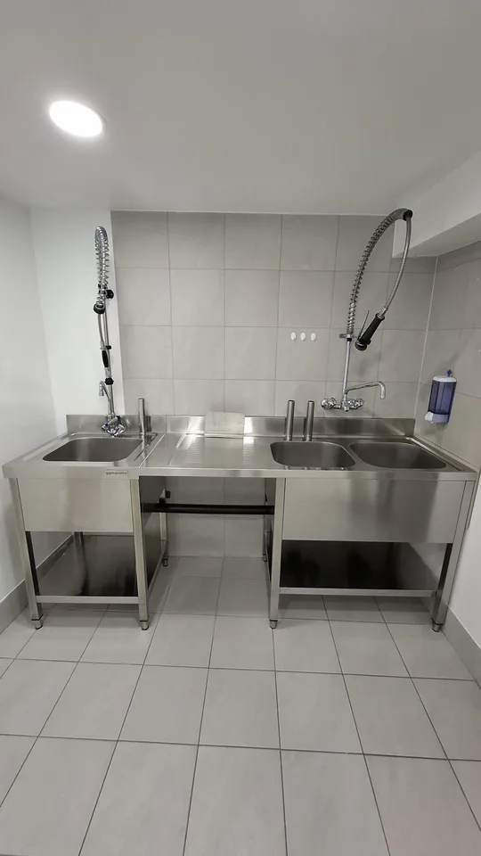Local commercial de 2.5 pièces au coeur du village - Disponible de ... – photo 3 sur 6