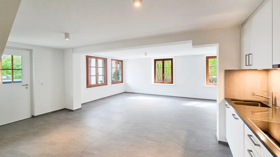 Charmante Wohnung mit Sitzplatz – Erstvermietung nach Totalsanierung – Foto 4 von 12