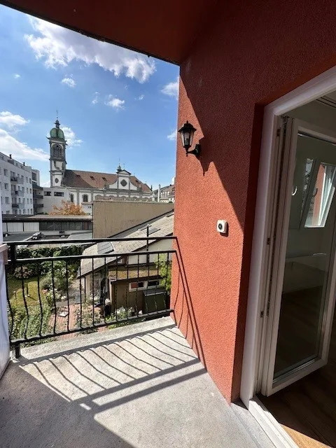 Charming 1.5-room apartment with balcony in Basel – photo 2 of 23